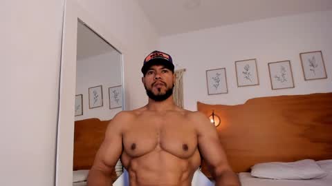 Snapshot of killua_zagarra_ chatting on September 27, 10:18 pm Kilua Muscle guy online show from September 27, 10:18 pm