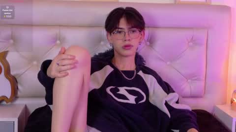  Adrien  online show from June 13, 4:12 am