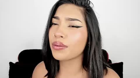 kim_mouth17 online show from August 4, 6:31 am