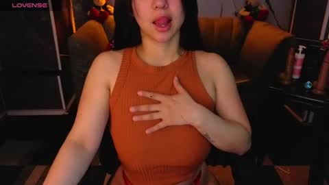 kim_perry_b online show from July 29, 3:06 am