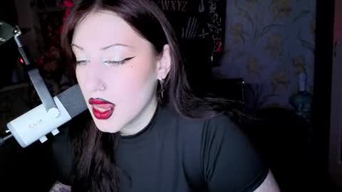 Hi Im Kimberly but u can call me Kim. Turn on ur sound i love to talk and moan online show from June 22, 11:12 pm