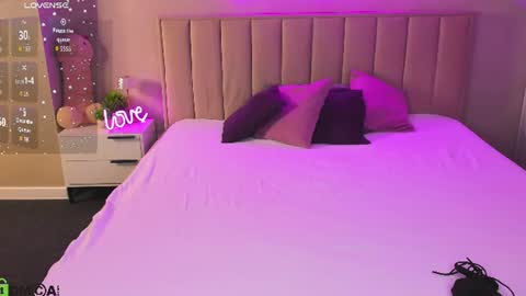 kimberlly_smith online show from June 10, 11:14 pm