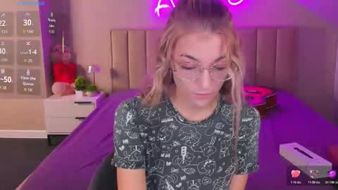 kimberlly_smith online show from November 30, 2:07 am