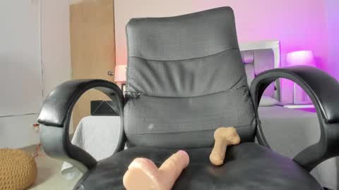 Snapshot of kimberlycoxxx chatting on February 20, 1:25 am kimberly online show from February 20, 1:25 am