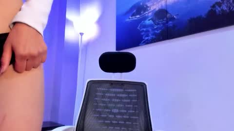 Kimberly Villalobos online show from December 2, 11:41 am