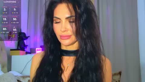 KIm online show from June 11, 4:49 pm