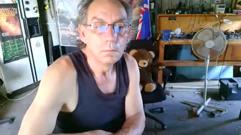 kimintheshed online show from February 21, 10:07 am