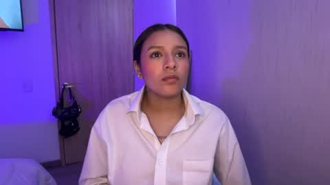 kimmi online show from June 17, 4:34 pm