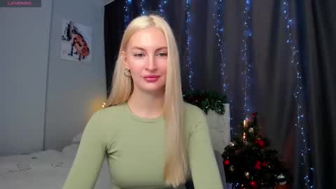 kimmy1_powell online show from December 17, 4:52 am