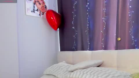 kimmy1_powell online show from October 20, 6:29 am