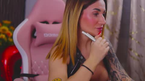 KimSkye online show from February 14, 8:26 pm