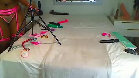 KinyBunz online show from June 10, 4:12 am