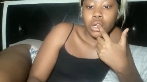 Bunniii online show from February 12, 7:23 am