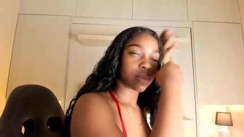 M A R A  online show from November 18, 11:57 am