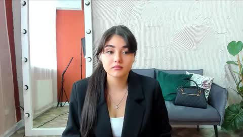 kira_foxy999 online show from October 15, 9:32 am