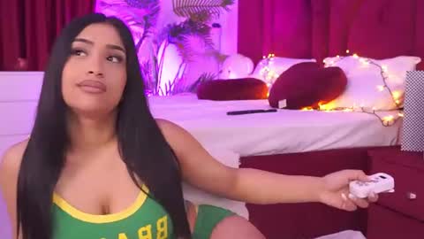 kira krush online show from June 17, 5:12 am