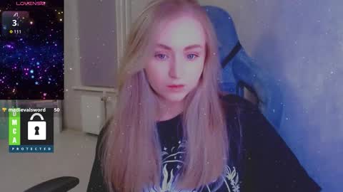 Snapshot of kira_love_sleep chatting on October 30, 3:12 pm you know thumb up me please its important online show from October 30, 3:12 pm