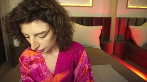 Kira online show from April 8, 12:30 pm