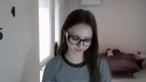 kirakittenn online show from October 18, 8:40 am