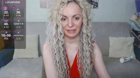 kiramartins cat online show from November 29, 8:16 pm