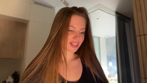 Kira online show from April 1, 2:03 pm