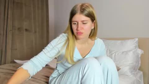 Kira online show from November 9, 8:55 pm