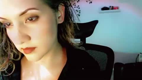 Kissah Kreampuff online show from November 11, 3:09 am