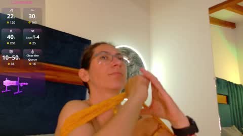 Kissing Company online show from December 3, 4:13 am