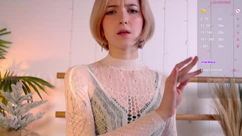 Snapshot of kisskiss_muah chatting on December 10, 5:22 pm Kate online show from December 10, 5:22 pm