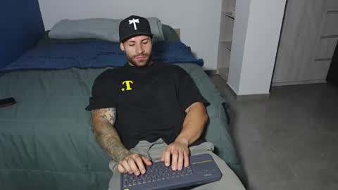 Snapshot of kite__ chatting on September 25, 3:35 am kite__ online show from September 25, 3:35 am