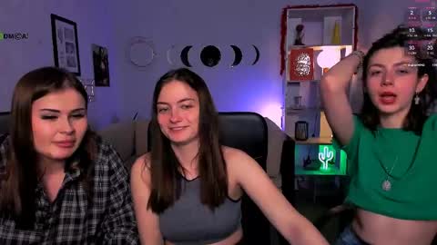 kitniss online show from April 21, 1:42 am