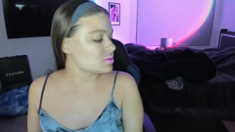 Serina Chan online show from February 12, 8:49 am