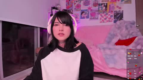 Snapshot of kittenmoon_ chatting on February 18, 2:59 am      online show from February 18, 2:59 am
