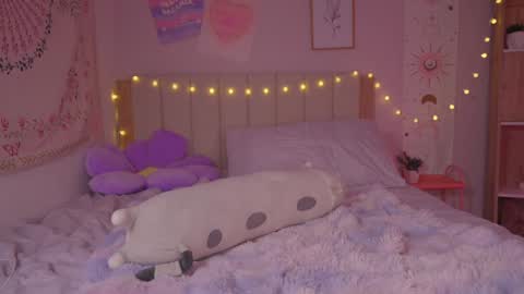 Snapshot of kittenmoon_ chatting on February 26, 12:20 am      online show from February 26, 12:20 am