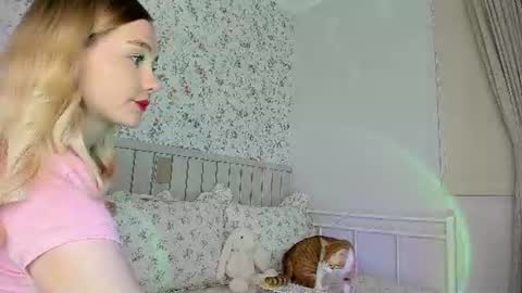 sophie online show from August 3, 6:47 pm