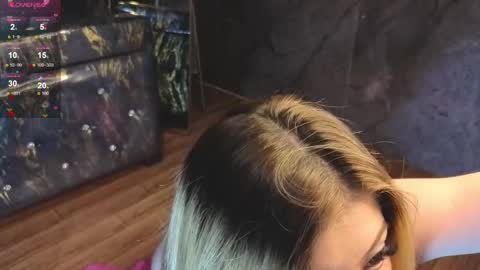 Snapshot of kitty_fox_b chatting on October 22, 1:46 pm kitty_fox_b online show from October 22, 1:46 pm
