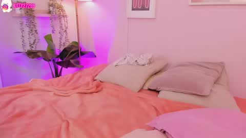 kitty_lulu_ online show from July 7, 3:30 am