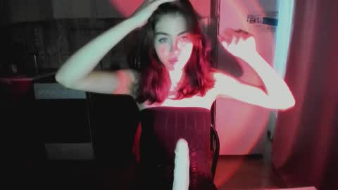 Snapshot of kitty_mila18 chatting on October 10, 11:27 am kitty mila online show from October 10, 11:27 am