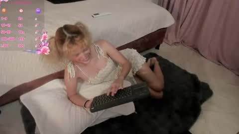 kitty_star_ online show from June 24, 9:55 pm