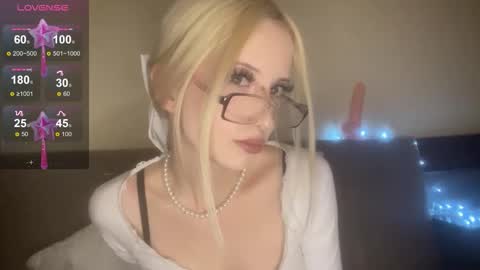 kittywithu online show from November 19, 11:42 am