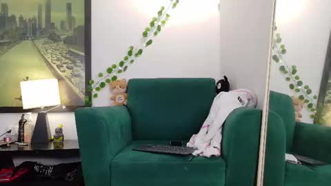 Kitty Zen online show from June 12, 2:43 am