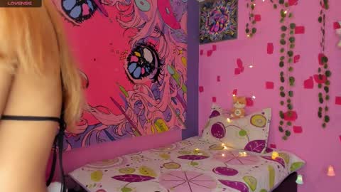 Snapshot of kittyzenn chatting on March 7, 12:04 am Kitty Zen online show from March 7, 12:04 am