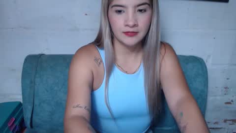kittyzevee_ online show from March 26, 12:06 am