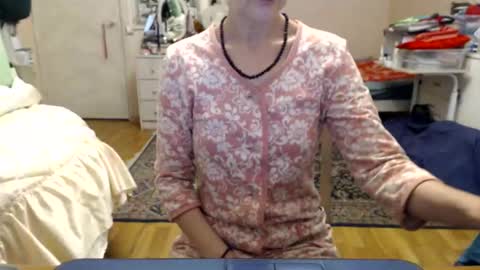 KiuminBerry online show from October 20, 10:42 am