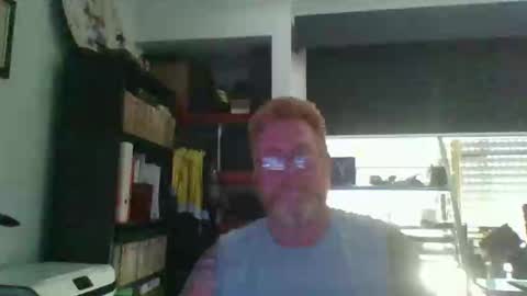 Snapshot of kiwi_boss61 chatting on December 14, 5:40 am kiwi_boss61 online show from December 14, 5:40 am