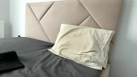 kiwigray online show from February 22, 9:02 am