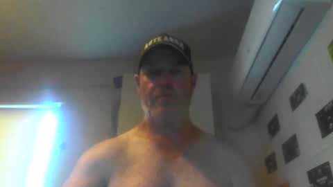 kiwiguy19773 online show from March 2, 3:24 am