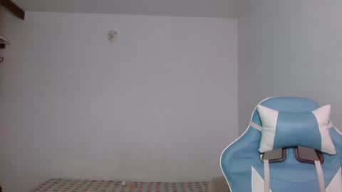 kiyu online show from February 4, 7:44 pm