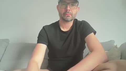 kleinyves online show from April 15, 10:40 am