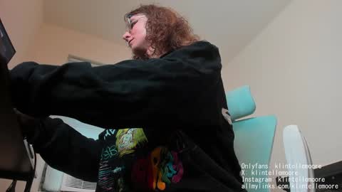 Klintelle Moore online show from December 6, 8:45 pm